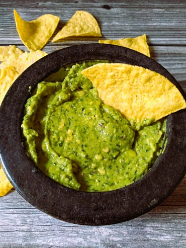 easy guacamole with chips
