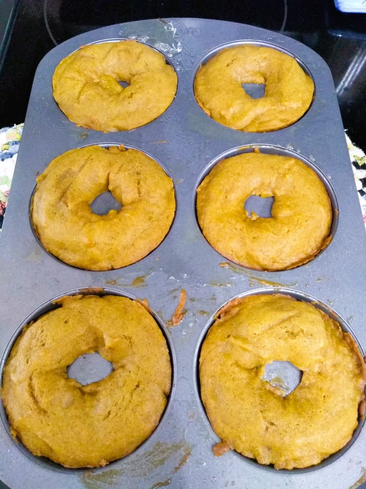 fresh out of the oven pumpkin spice doughnuts